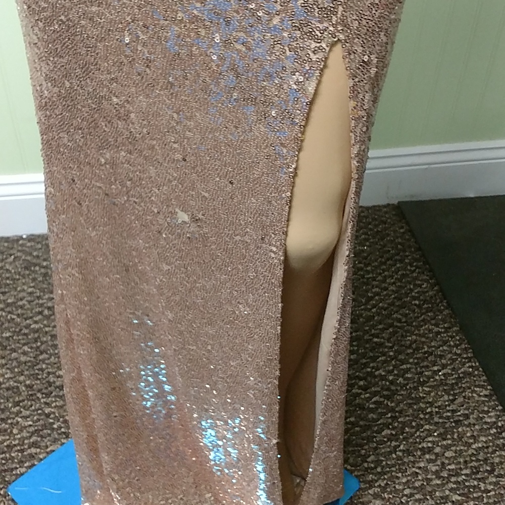 Gown - Picture 4 of 9